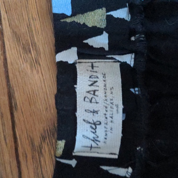 Thief & Bandit leggings with pockets size small - Picture 3 of 4